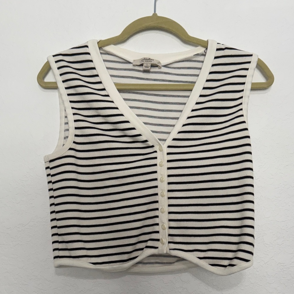 Chic Black and White Striped Crop Top